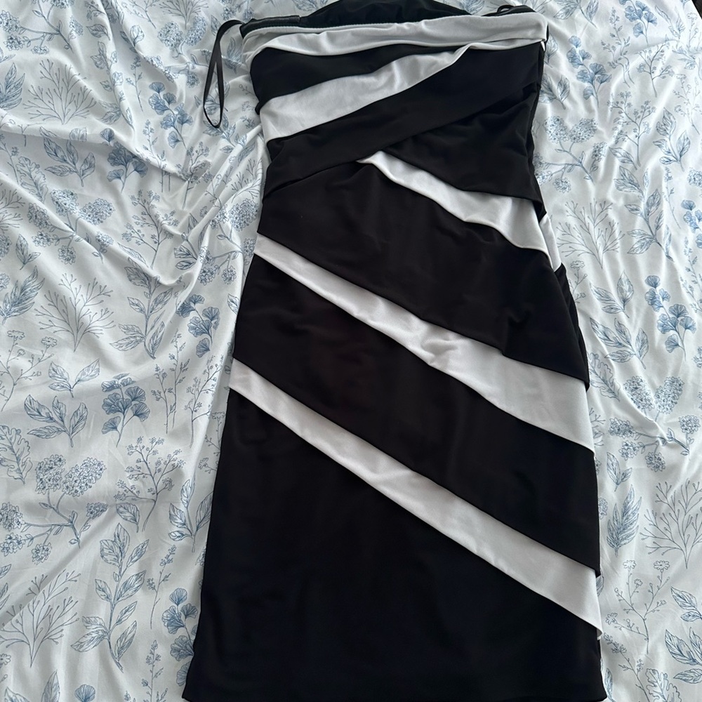 White House Black Market strapless dresss